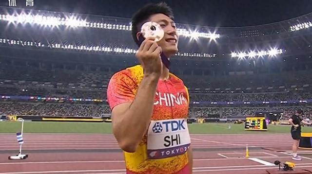 有人捶桌子, 都在算账, 那年石雨豪 有人捶桌子, 都在算账, 那年石雨豪